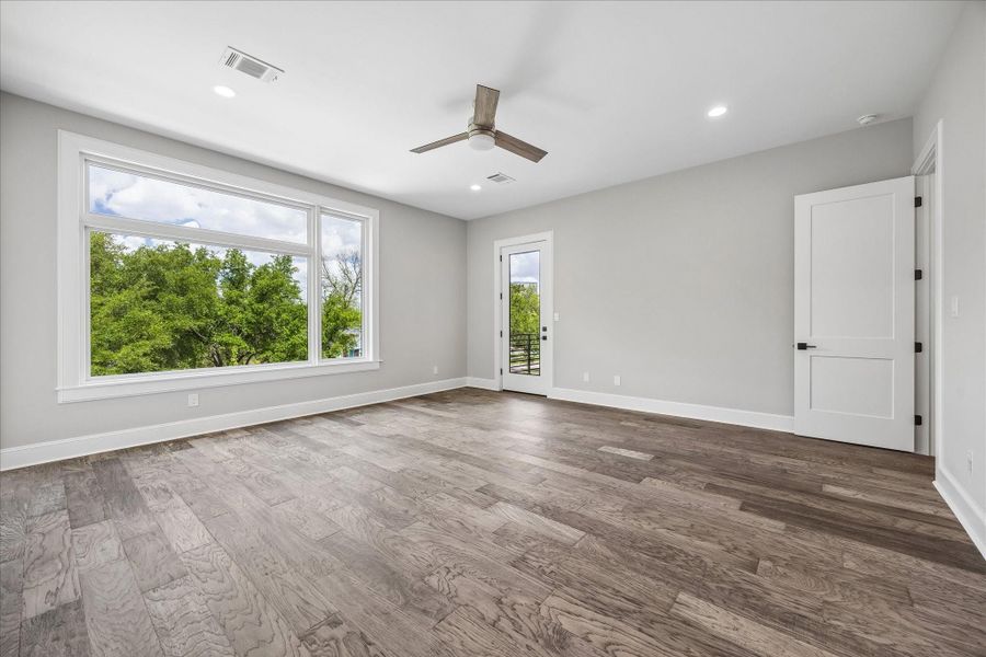 Spacious, unfurnished interior of a new home in , Houston (Image 31).