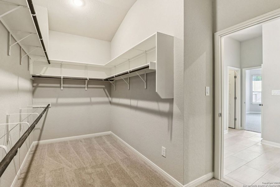 Spacious, unfurnished interior of a new home in Fox Falls, Boerne (Image 28).