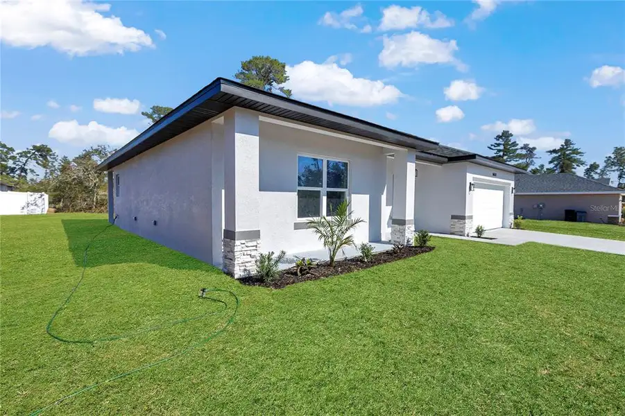 Exterior details and patio area of a home in , Ocala (Image 4).