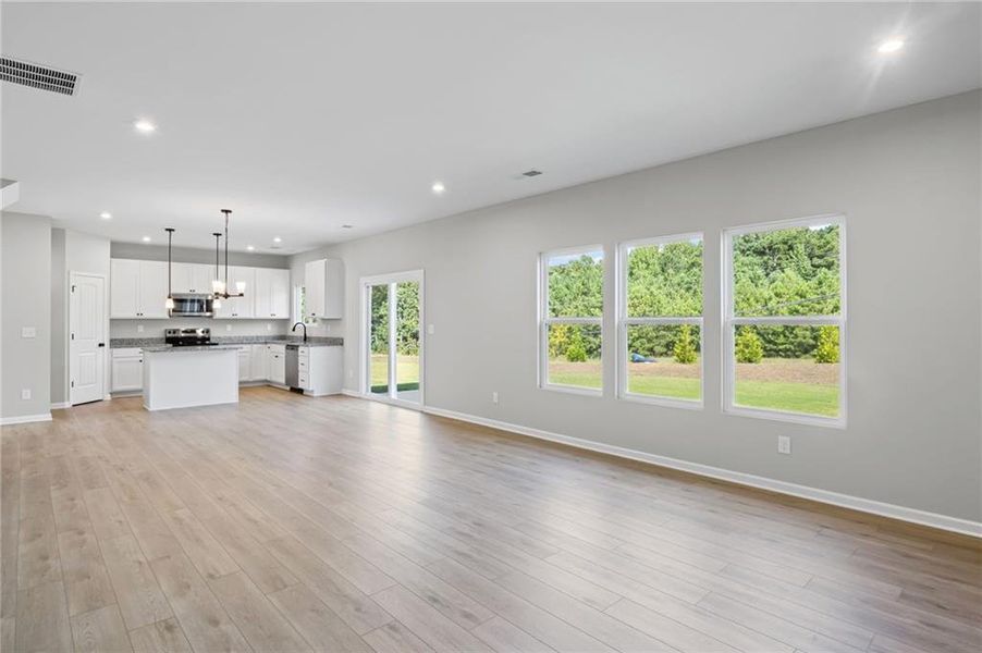 Spacious, unfurnished interior of a new home in Sage Woods, Dallas (Image 28). Spacious, unfurnished interior of a new home in Sage Woods, Dallas (Image 28).