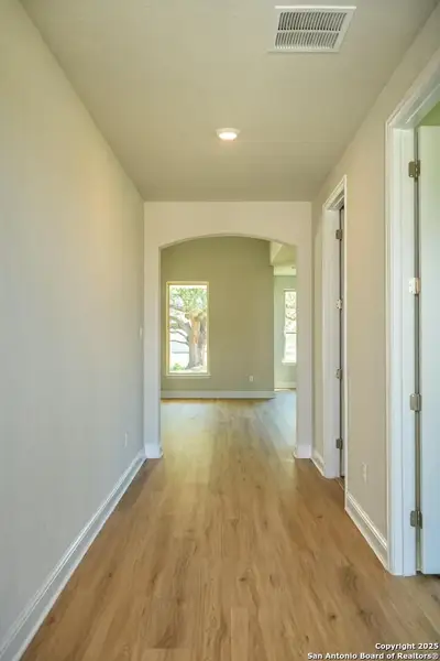 Spacious, unfurnished interior of a new home in Annabelle Ranch, San Antonio (Image 11). Spacious, unfurnished interior of a new home in Annabelle Ranch, San Antonio (Image 11).