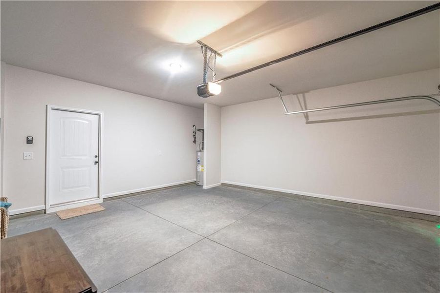 Spacious, unfurnished interior of a new home in , Lula (Image 36).