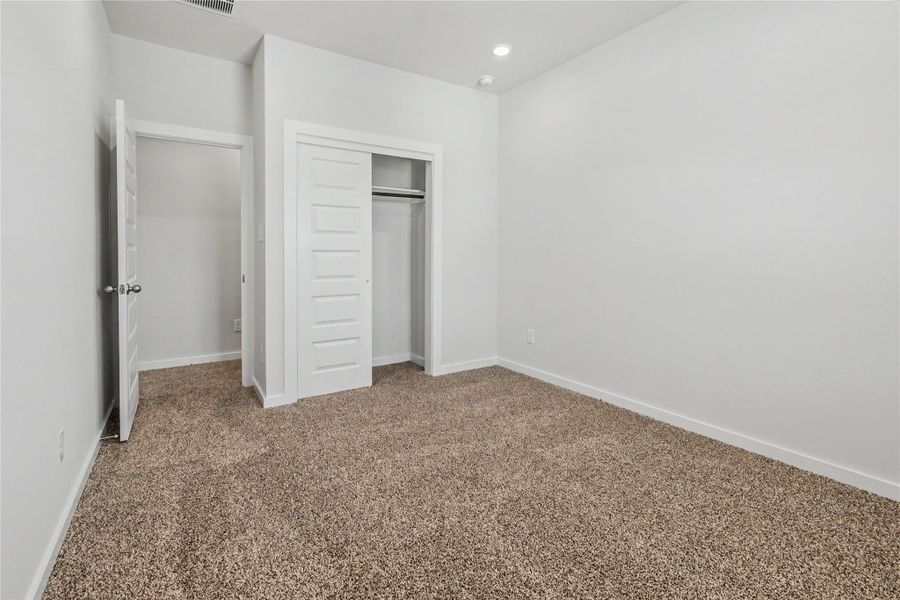 Spacious, unfurnished interior of a new home in Glendale Lakes, Rosharon (Image 37).