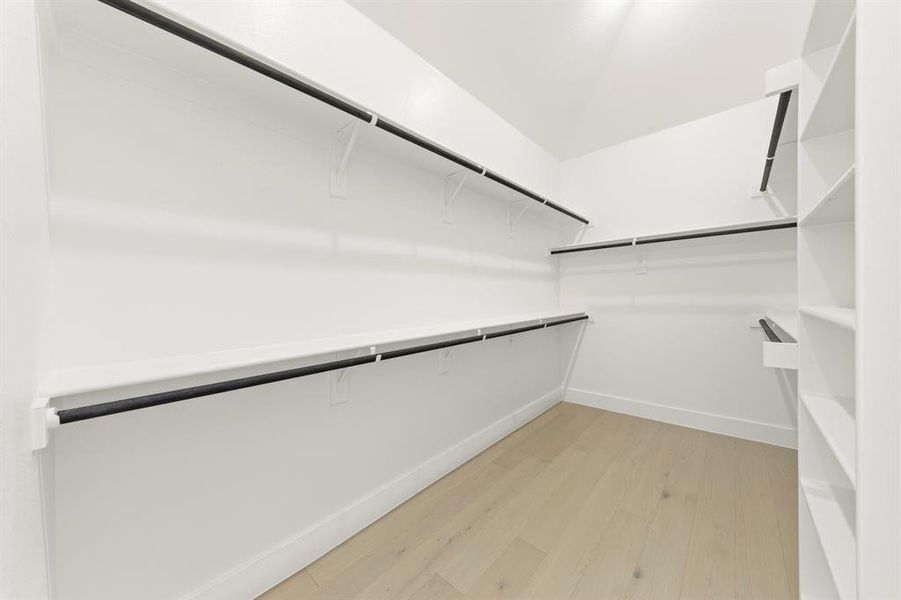 26. 1216 Eclipse - Closet