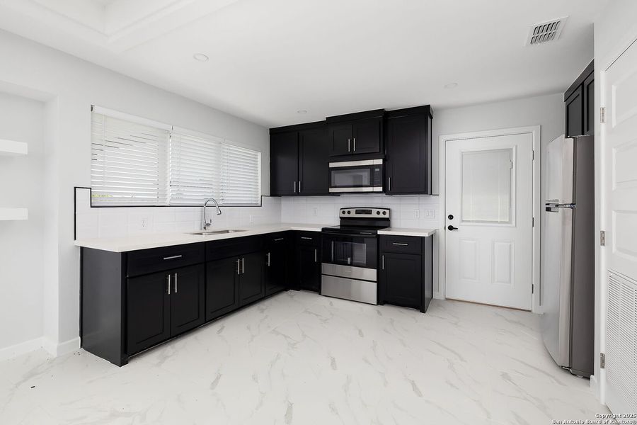 Furnished interior view inside a new home in , Weslaco (Image 13).