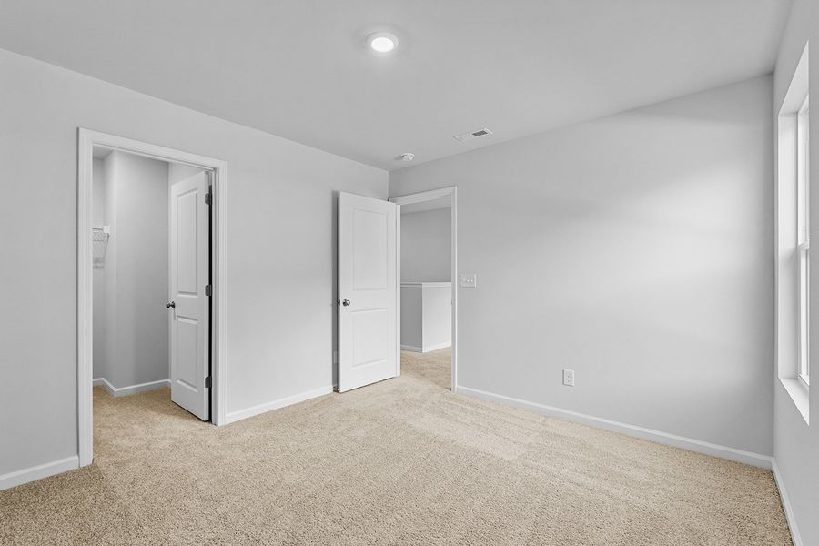Spacious, unfurnished interior of a new home in Hanes Lake, Winston-Salem (Image 37). Spacious, unfurnished interior of a new home in Hanes Lake, Winston-Salem (Image 37).