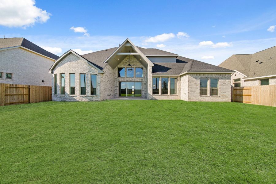 Exterior details and patio area of a home in Valencia 70', Manvel (Image 3).