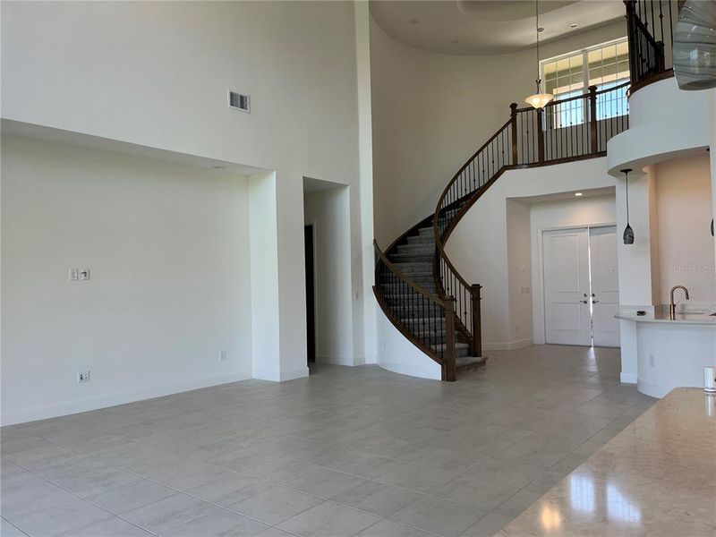 Spacious, unfurnished interior of a new home in , Wesley Chapel (Image 14).