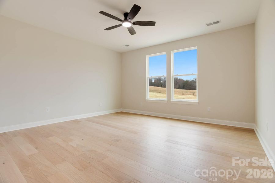 Spacious, unfurnished interior of a new home in , Lincolnton (Image 8).