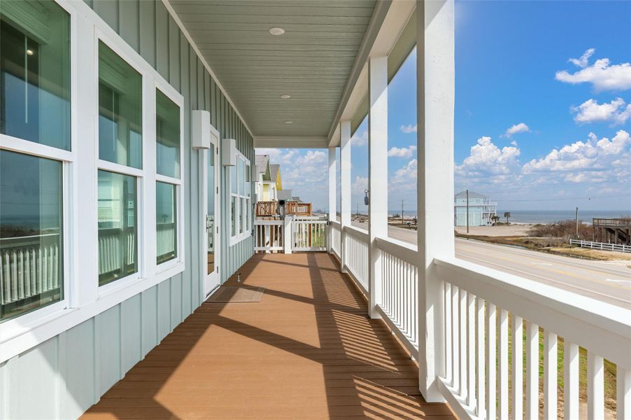 Exterior details and patio area of a home in , Bolivar Peninsula (Image 3).