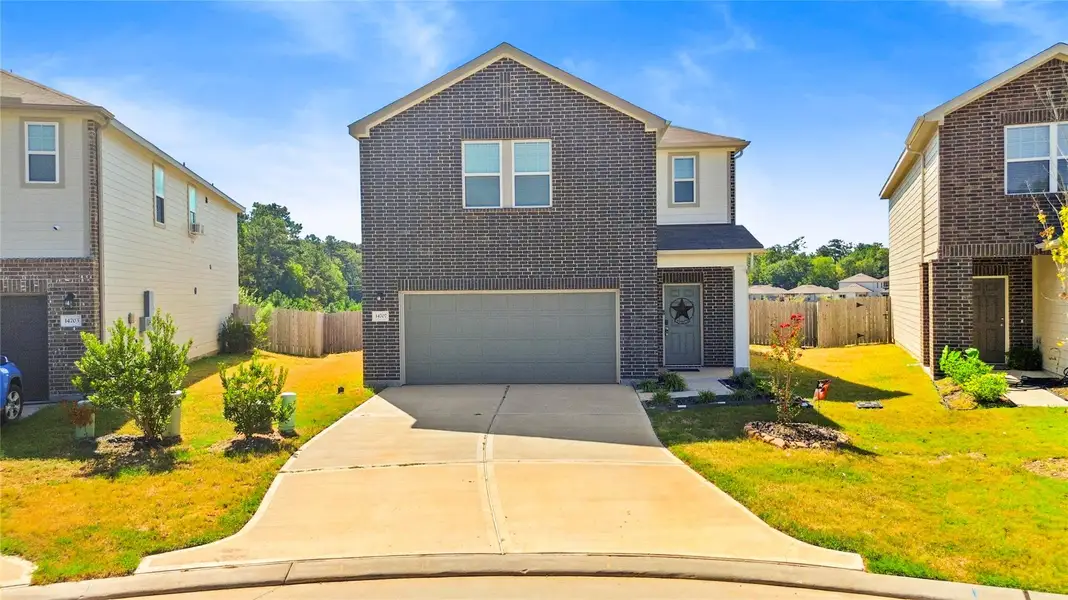 Front exterior of a new home in Chapel Run, Montgomery, TX, highlighting curb appeal (Image 1). Front exterior of a new home in Chapel Run, Montgomery, TX, highlighting curb appeal (Image 1).