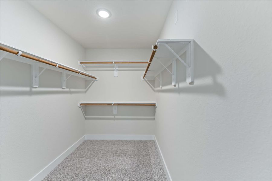 Spacious, unfurnished interior of a new home in Alicante, Houston (Image 20).