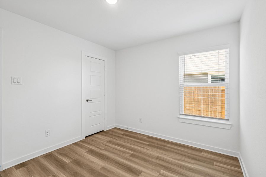 Spacious, unfurnished interior of a new home in Ambrose, La Marque (Image 22).