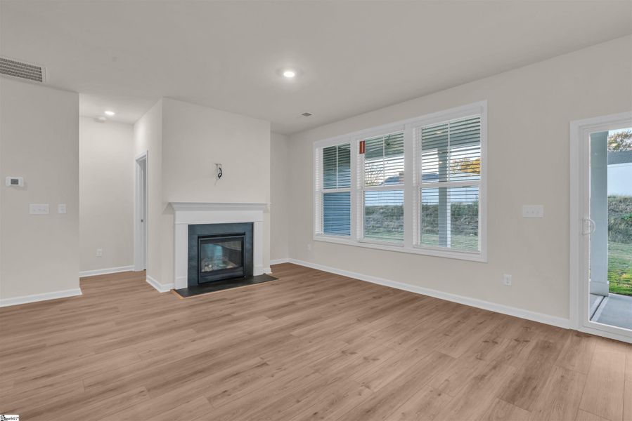 Spacious, unfurnished interior of a new home in Halton Oaks, Spartanburg (Image 20). Spacious, unfurnished interior of a new home in Halton Oaks, Spartanburg (Image 20).
