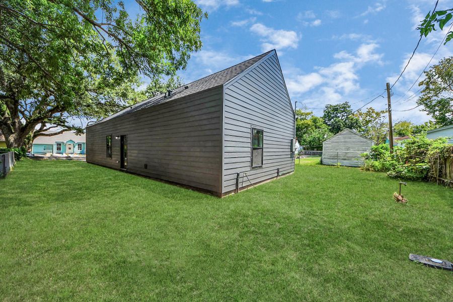 Front exterior of a new home in , Baytown, TX, highlighting curb appeal (Image 23).