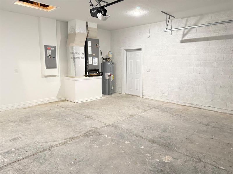 Spacious, unfurnished interior of a new home in , North Port (Image 13).