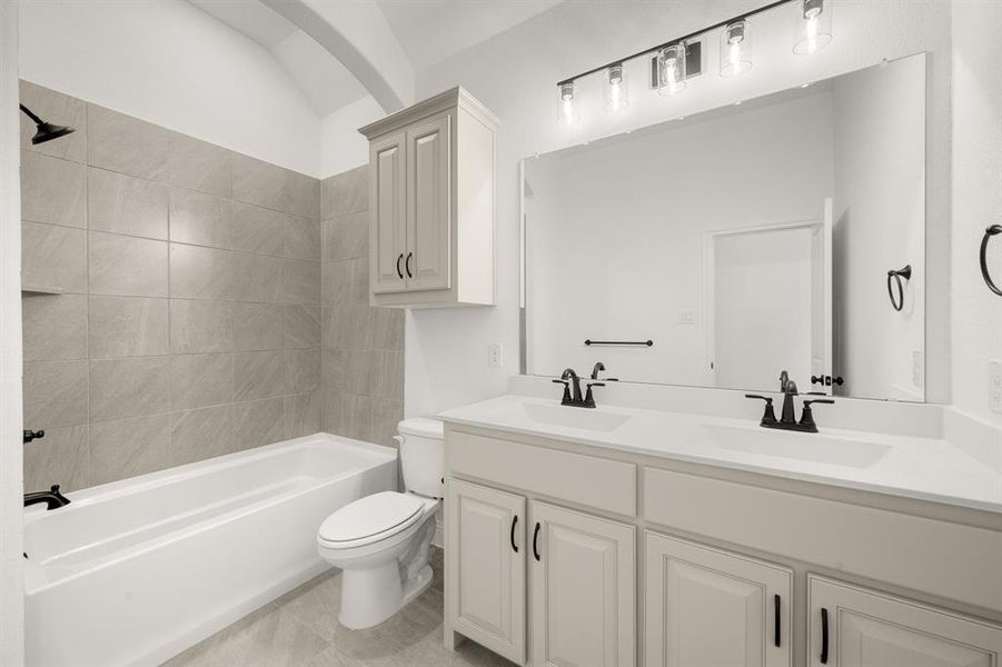 725 Winecup- Bathroom