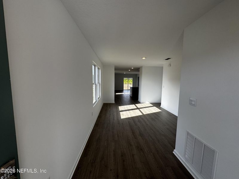 Spacious, unfurnished interior of a new home in Copes Landing, Jacksonville (Image 22).