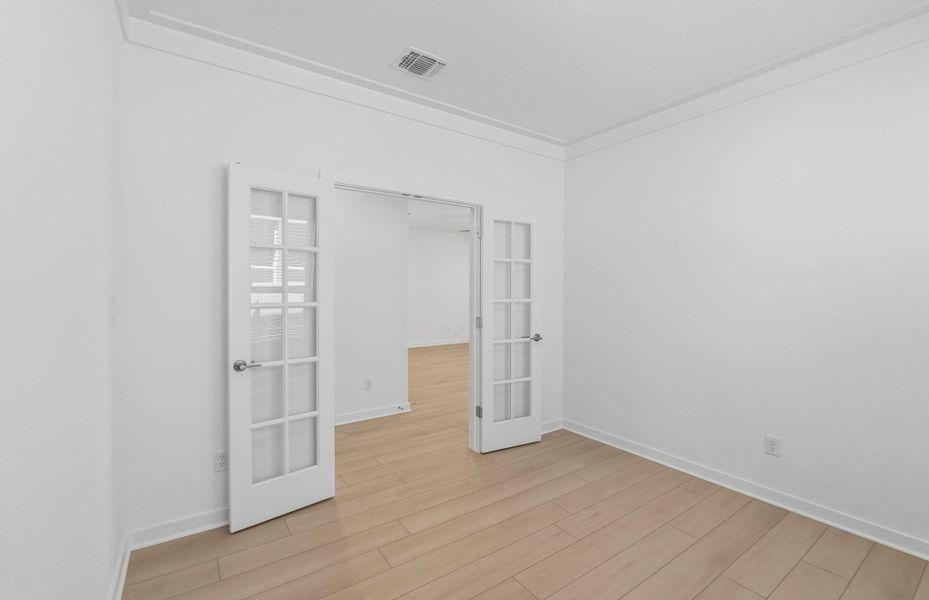 Spacious, unfurnished interior of a new home in Wolf Ranch, Georgetown (Image 21).