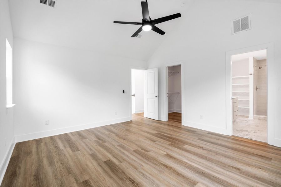 Spacious, unfurnished interior of a new home in , Charleston (Image 38).