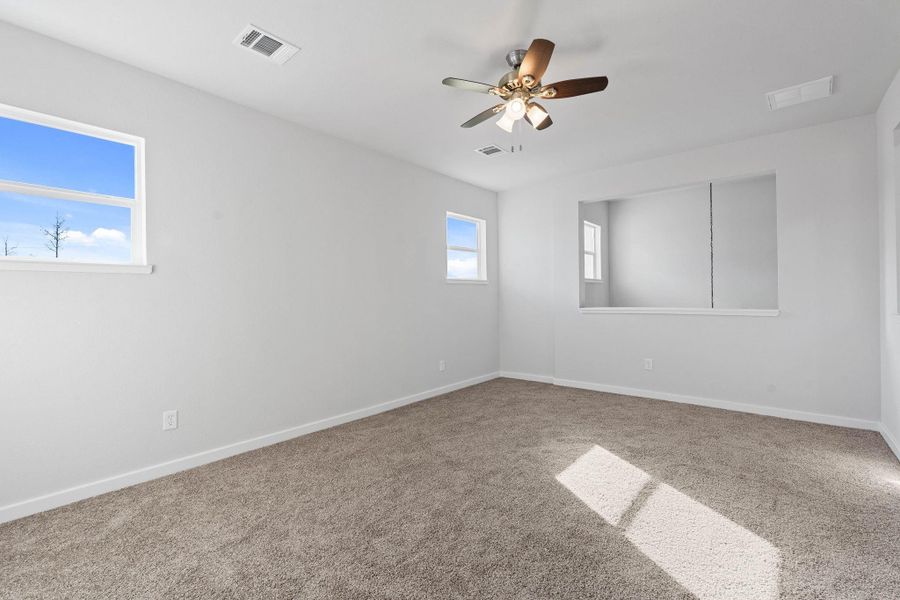 Spacious, unfurnished interior of a new home in , Conroe (Image 36).