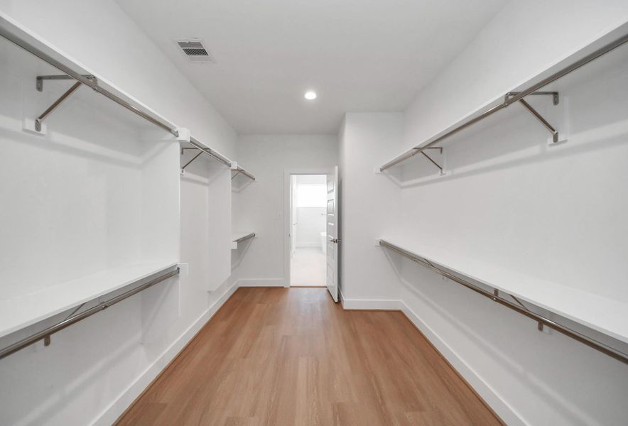 Spacious, unfurnished interior of a new home in , Houston (Image 23).