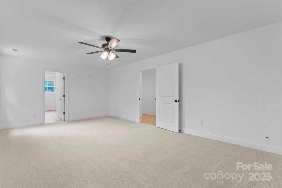 Spacious, unfurnished interior of a new home in , Harrisburg (Image 24).