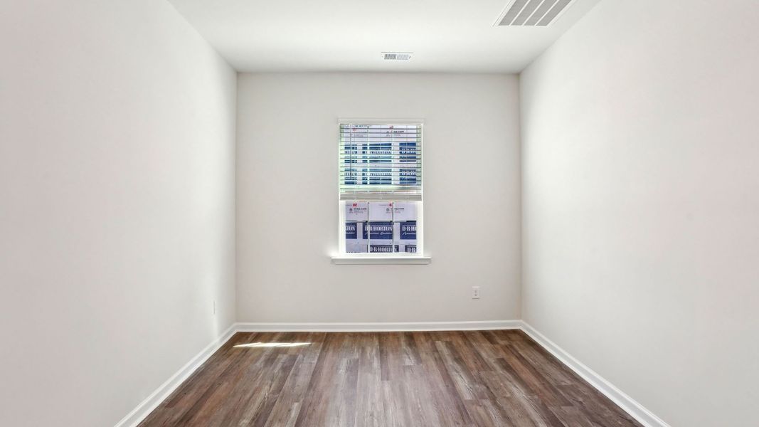 Spacious, unfurnished interior of a new home in Valleywood Farms, Waynesville (Image 10).