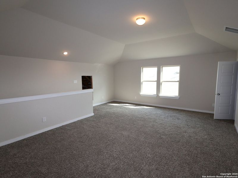 Spacious, unfurnished interior of a new home in Winding Brook, San Antonio (Image 25). Spacious, unfurnished interior of a new home in Winding Brook, San Antonio (Image 25).