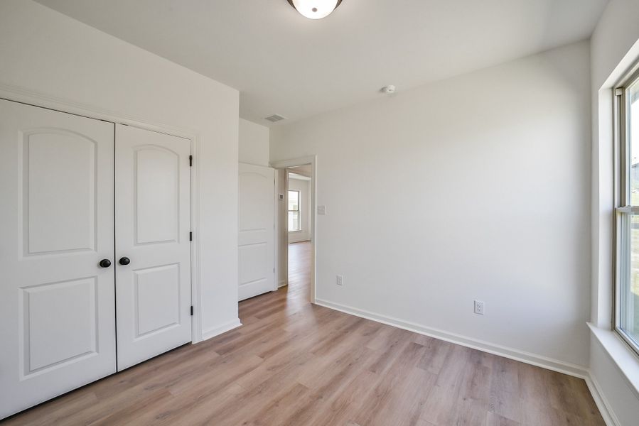 Spacious, unfurnished interior of a new home in Mostyn Springs, Magnolia (Image 31).