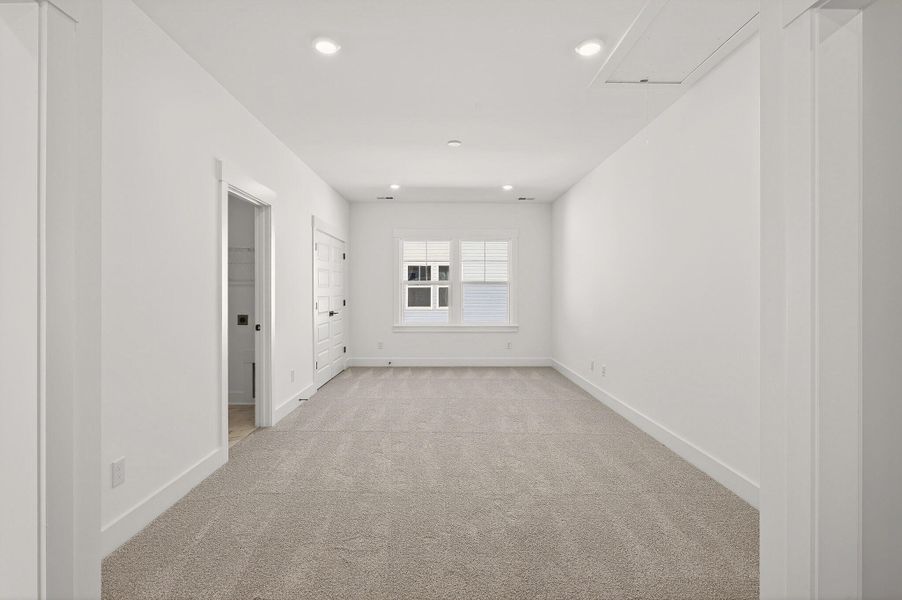 Spacious, unfurnished interior of a new home in Indigo Place, North Charleston (Image 28).