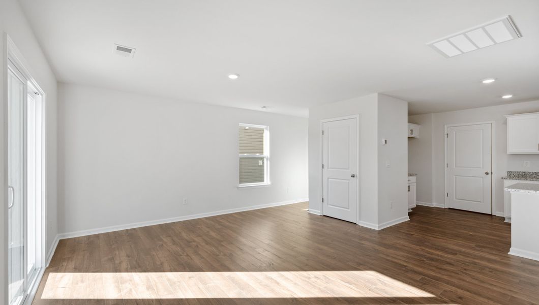 Representative unfurnished interior of a home built from the Elston by D.R. Horton in Paddock Point, Roebuck (Image 25).