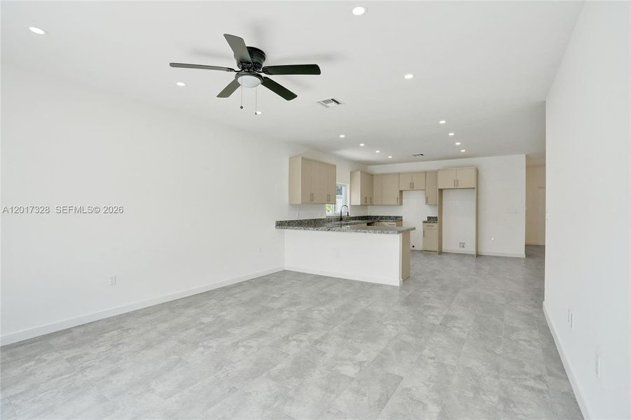 Spacious, unfurnished interior of a new home in , Fort Lauderdale (Image 28).