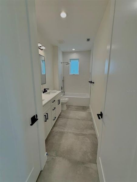 Spacious, unfurnished interior of a new home in , Port Richey (Image 22).