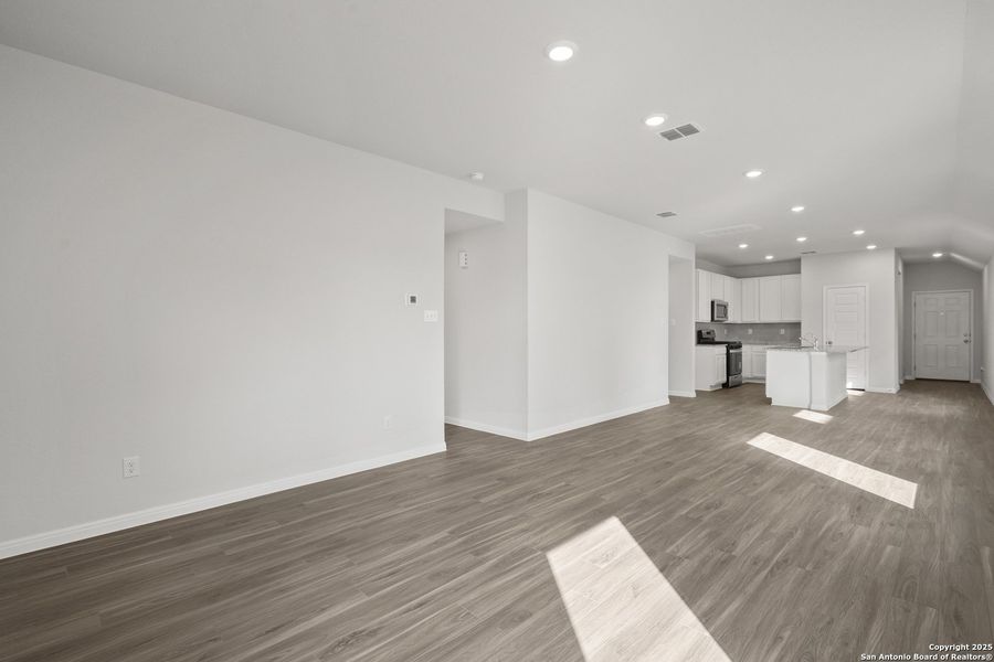 Spacious, unfurnished interior of a new home in Timber Creek, San Antonio (Image 25). Spacious, unfurnished interior of a new home in Timber Creek, San Antonio (Image 25).