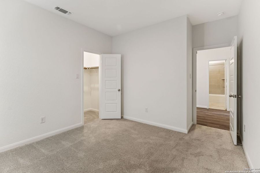 Spacious, unfurnished interior of a new home in Rhine Valley, Schertz (Image 42).