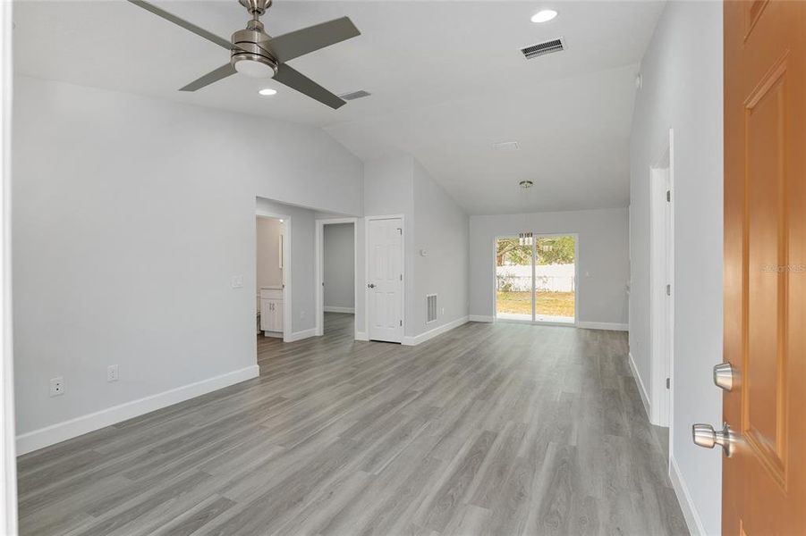 Spacious, unfurnished interior of a new home in , Dunnellon (Image 15).