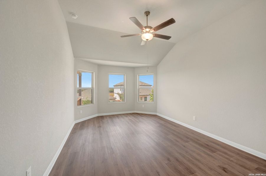 Spacious, unfurnished interior of a new home in Mesquite Ridge, San Antonio (Image 26).