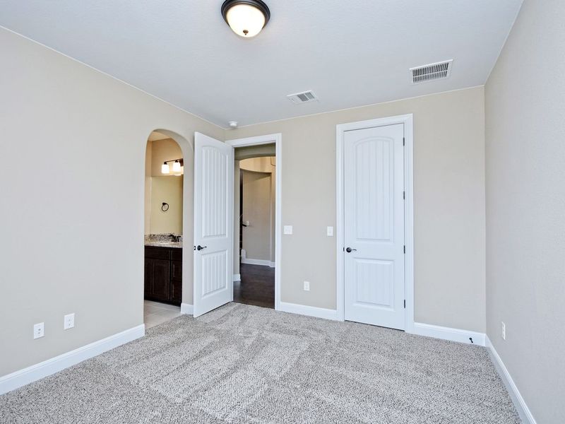 Representative unfurnished interior of a home built from the Madera II by Giddens Homes in Scofield Farms Estates, Georgetown (Image 371).