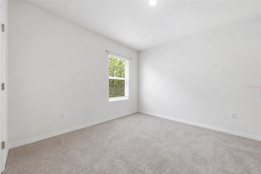 Spacious, unfurnished interior of a new home in Lake Diamond, Ocala (Image 26).