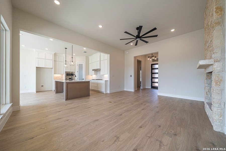Spacious, unfurnished interior of a new home in , Kerrville (Image 12).