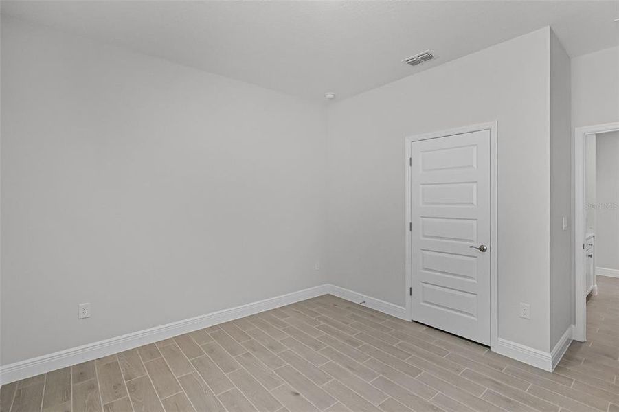 Spacious, unfurnished interior of a new home in Waterleigh, Winter Garden (Image 43). Spacious, unfurnished interior of a new home in Waterleigh, Winter Garden (Image 43).