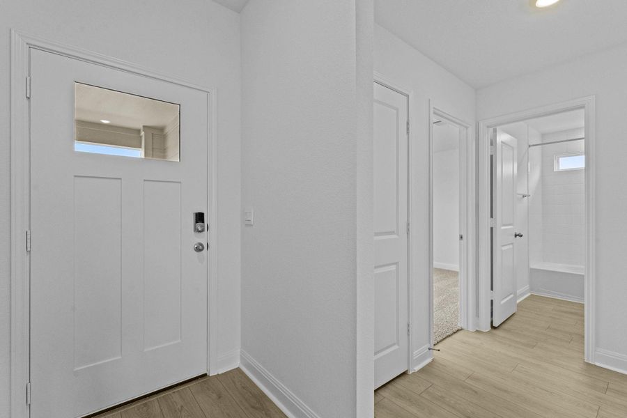 Spacious, unfurnished interior of a new home in Riverview, Georgetown (Image 23).