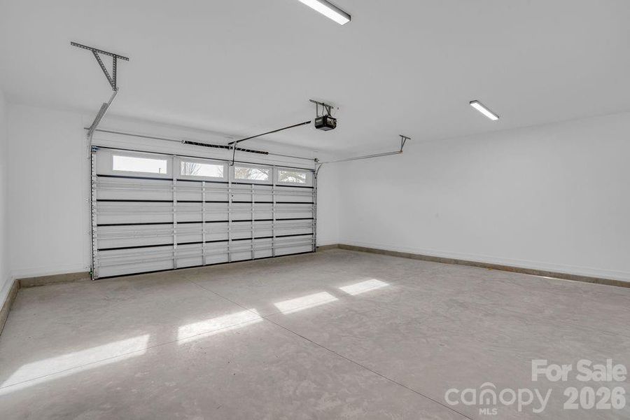 Spacious, unfurnished interior of a new home in , Lincolnton (Image 27).