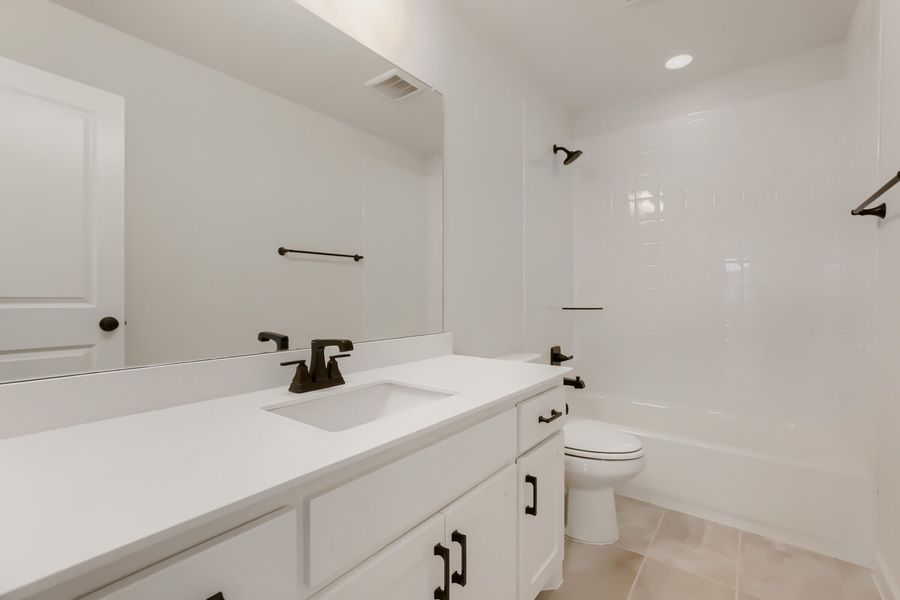 4420 Daisy - Full Bathroom 4420 Daisy - Full Bathroom