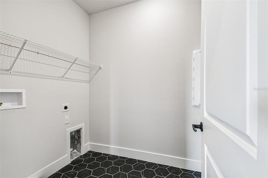 Spacious, unfurnished interior of a new home in Waterset Tradition Series, Apollo Beach (Image 37).