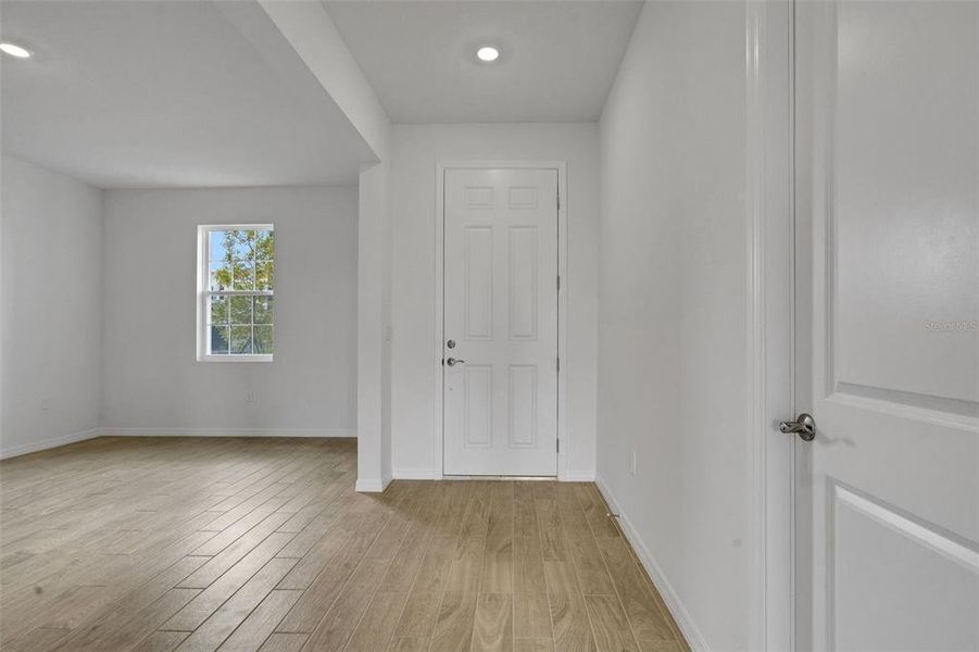 Spacious, unfurnished interior of a new home in Turnleaf, Punta Gorda (Image 20). Spacious, unfurnished interior of a new home in Turnleaf, Punta Gorda (Image 20).