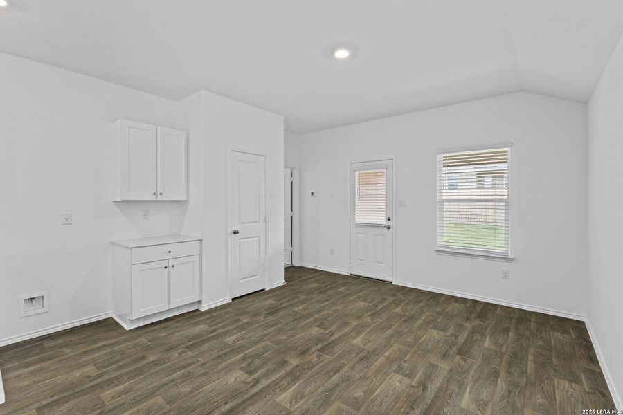 Spacious, unfurnished interior of a new home in Laurel Vistas, San Antonio (Image 21).