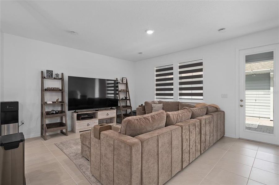 Furnished interior view inside a new home in Aulin Square, Oviedo (Image 8).