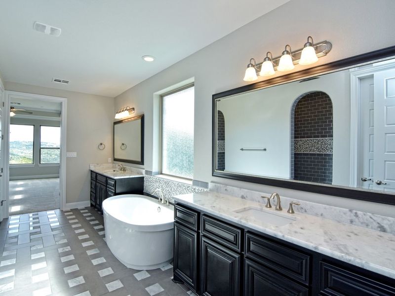Representative furnished interior of a home built from the Avalon by Giddens Homes in Scofield Farms Estates, Georgetown (Image 88).
